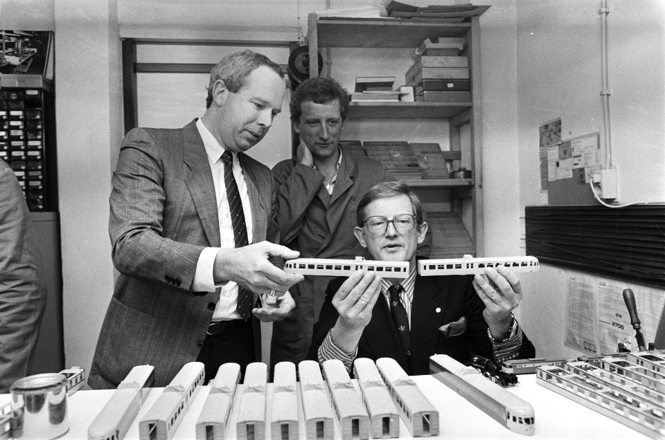 Mr. Pieter van Vollenhoven op bezoek bij Philotrain naast hem directeur Frisko, Bestanddeelnr 933-5343