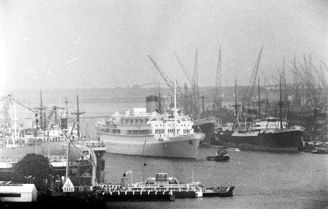 Ms. Oranje vertrekt voor 2 cruises, Bestanddeelnr 911-4447