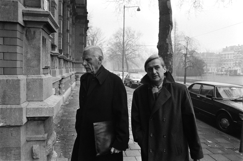 Mr. Pieter Slavenburg (l.) en zijn advocaat mr. Mentink (r), Bestanddeelnr 933-5969