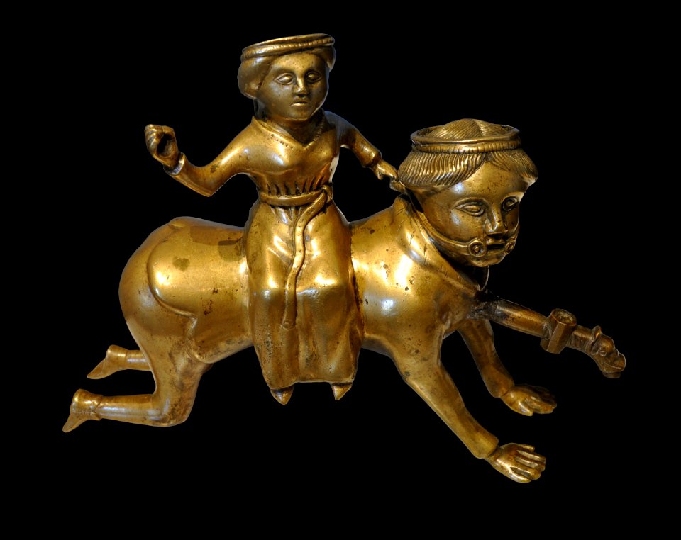 MRAH Aquamanile Aristote et Phyllis 261211 fond noir
