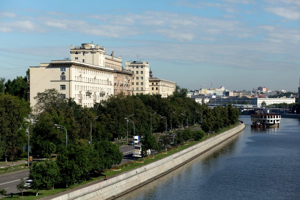 Moscow, Kosmodamianskaya Embankment 32-34, July 2012 01