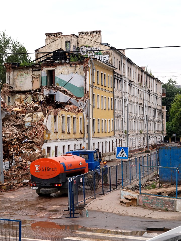 Moscow, Sadovnicheskaya Embankment 77 demolition 21-06-2009 12