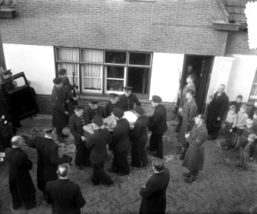 Marvo begrafenis Noordwijk 11-12-1951, IJmuiderstraat 17, Bestanddeelnr 904-8800