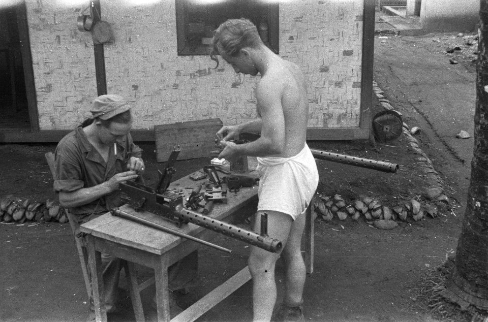 Mauritsbaai, Z.Java Een schoon wapen is een goed wapen. De soldaten Henk van Ha, Bestanddeelnr 407-4-1