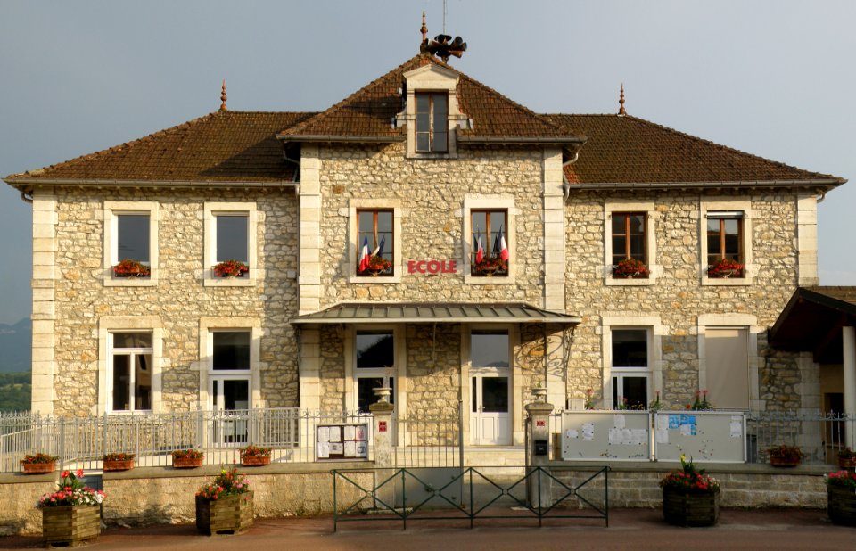 Massignieu-de-Rives École 1