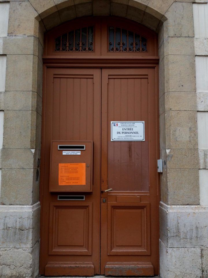 Lyon 4e - Rue Jacquard - École Joseph Cornier, entrée du personnel