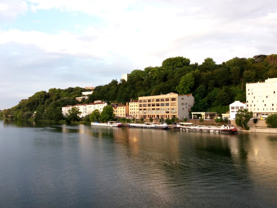 Lyon 4e - Quai Joseph Gillet, depuis le pont Robert Schuman