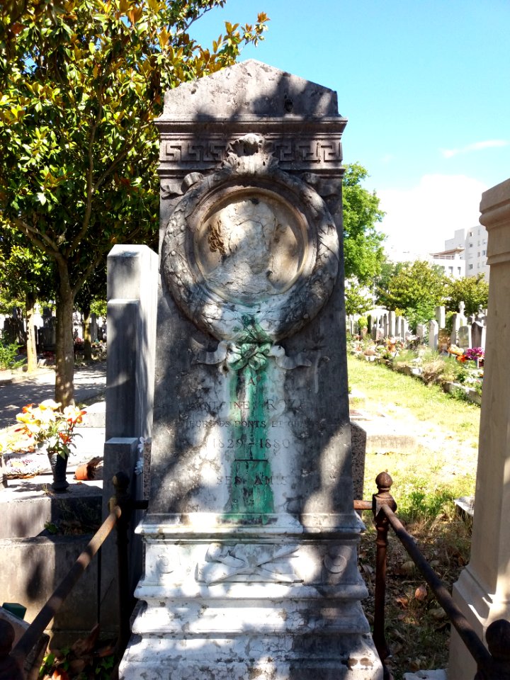 Lyon 4e - Ancien cimetière de La Croix-Rousse, tombe d'Antoine Roze, sans son médaillon