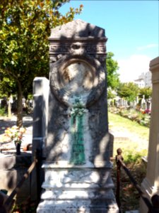 Lyon 4e - Ancien cimetière de La Croix-Rousse, tombe d'Antoine Roze, sans son médaillon