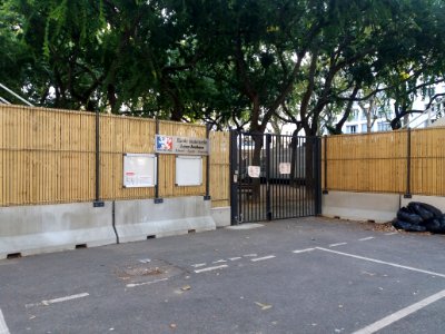 Lyon 3e - Place des Martyrs de la Résistance, entrée de l'école temporaire Léon Jouhaux