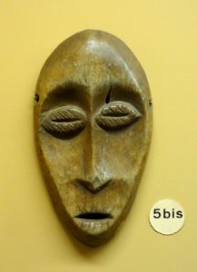 Mask (lukungu) - Lega - Royal Museum for Central Africa - DSC06040
