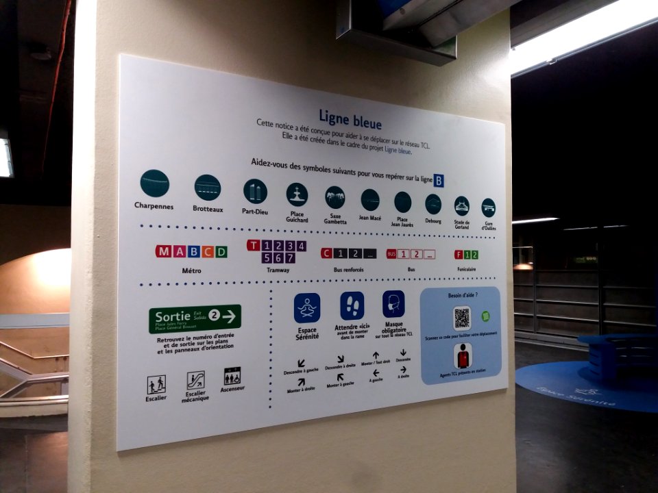 Lyon Metro Ligne B - Station Brotteaux - Nouvelle signalétique Ligne bleue