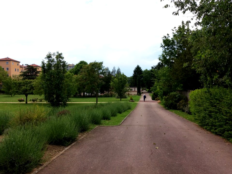 Lyon 4e - Rue Chazière, parc de la maison de retraite Providence des Religieuses Trinitaires