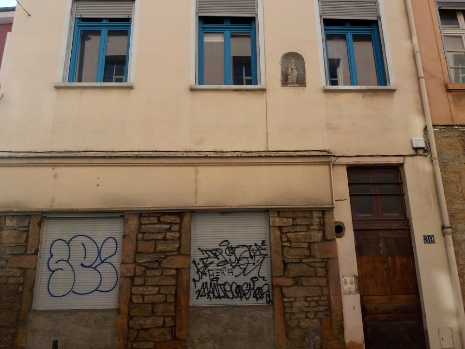 Lyon 4e - Rue de Belfort, Vierge au numéro 39
