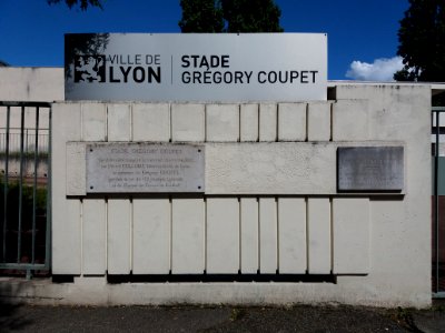 Lyon 4e - Rue Philippe de Lassalle - Stade Grégory Coupet, plaques à l'entrée