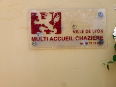 Lyon 4e - Impasse Chazière, plaque Multi-accueil Chazière