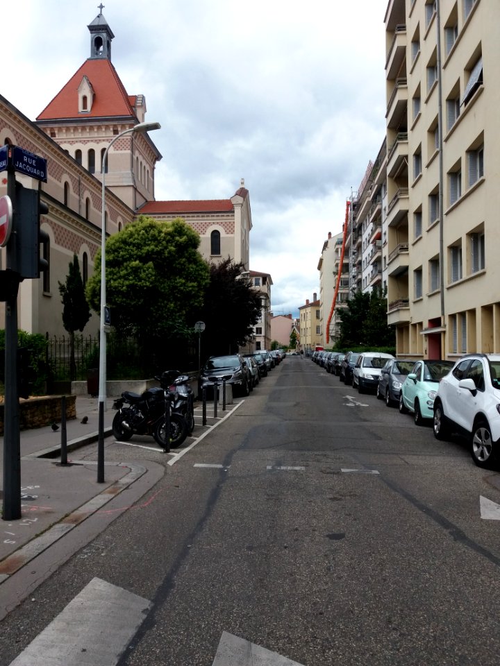 Lyon 4e - Rue Jacquard, vers l'ouest, depuis la rue Denfert-Rochereau