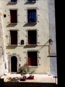 Lyon 4e - Montée Rater, immeuble au premier palier