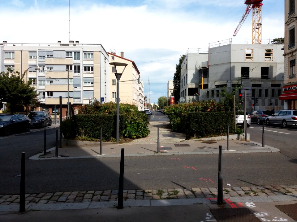 Lyon 4e - Place de la Croix de Bois, vers le nord