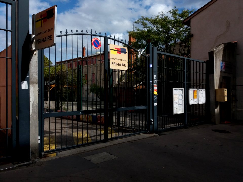 Lyon 4e - Rue Hénon - École Saint Denis, portail