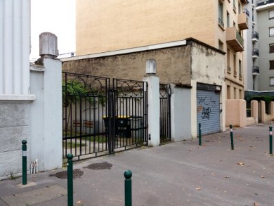 Lyon 8e - Cours Albert Thomas, portail et garage au numéro 134