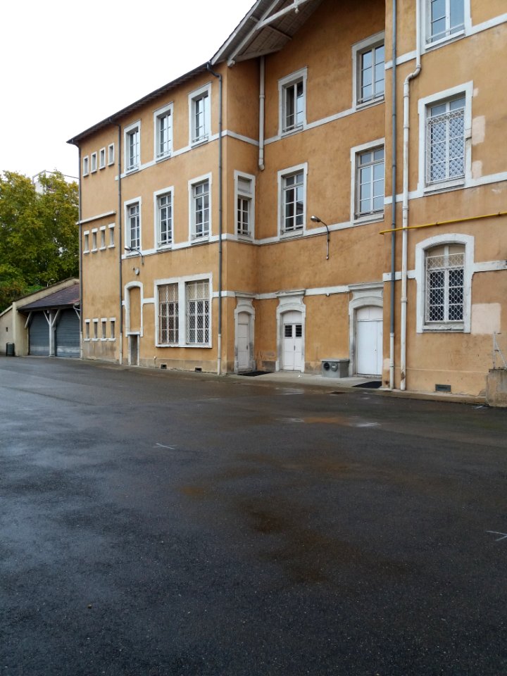 Lyon 6e - Rue Duguesclin - Annexe du collège Vendôme - Cour et façade