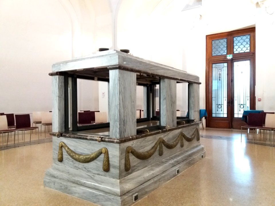 Lyon 8e - Crématorium de Lyon - Salle Édouard Herriot - Catafalque