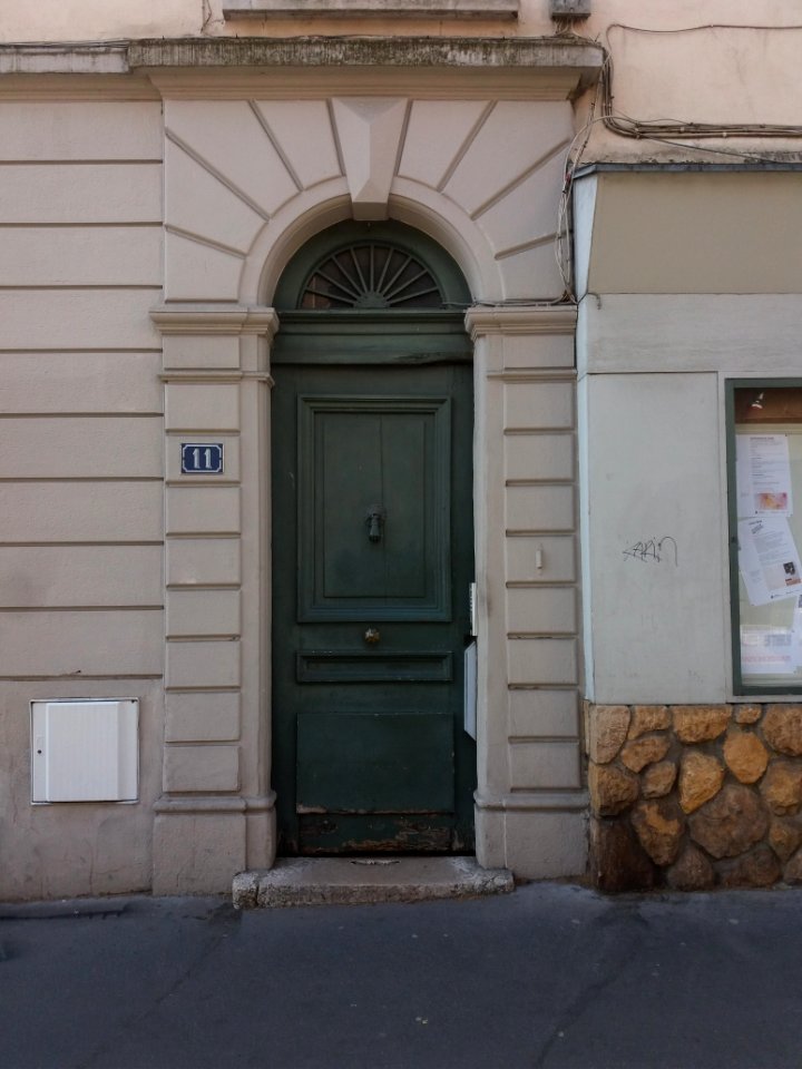 Lyon 5e - Rue de Trion - Porte au numéro 11