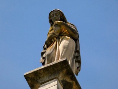 Lyon 5e - Cimetière de Loyasse - Tombe de JP Pleney - Statue d'en-dessous