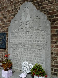Maastricht-Amby-Monument bij de Sint-Walburgakerk (2)