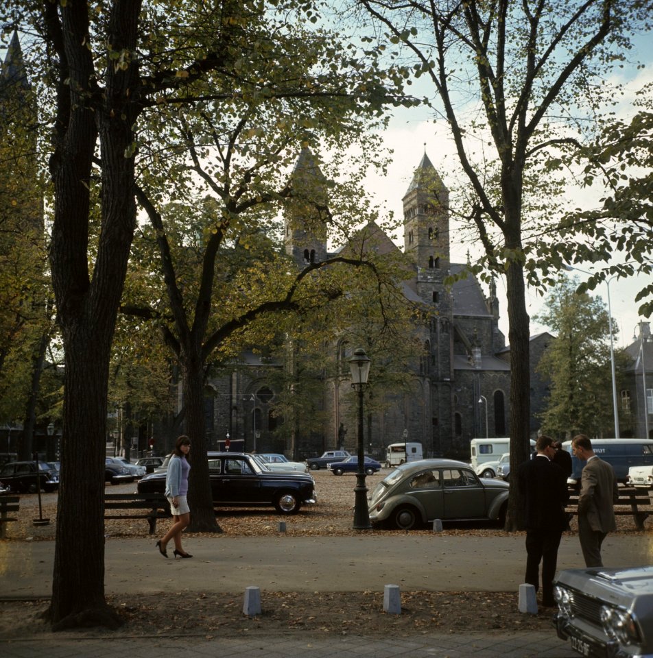 Maastricht stadsgezichten Vrijthof, Bestanddeelnr 254-7945
