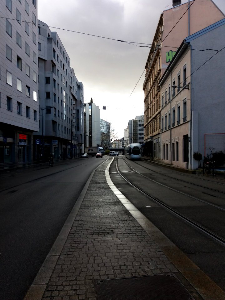 Lyon 6e - Rue des Émeraudes, depuis la place Charles Hernu