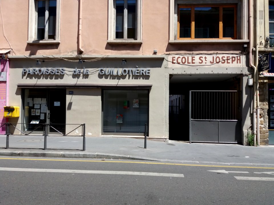 Lyon 7e - Rue de la Madeleine, école Saint-Joseph, entrée