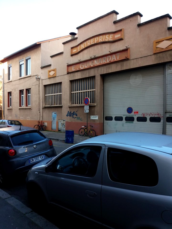 Lyon 7e - Rue André Bollier, immeuble au numéro 111