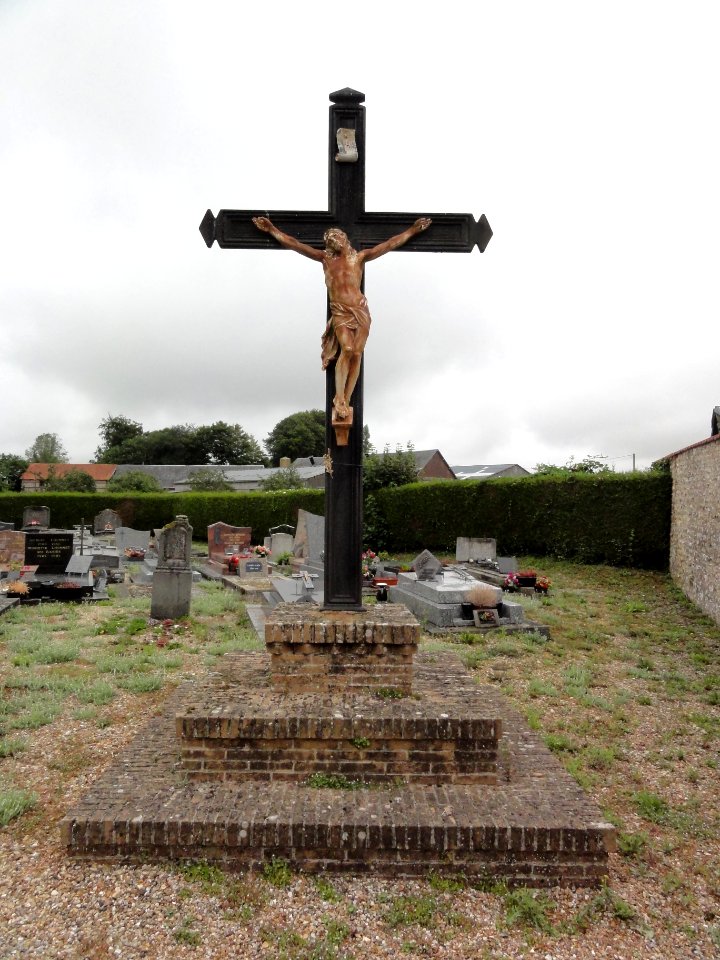 Mentheville (Seine-Mar.) croix de cimetière