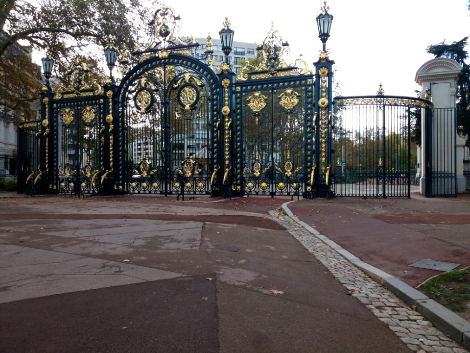 Lyon 6e - Porte des Enfants du Rhône, vue de l'intérieur du parc de la Tête d'Or
