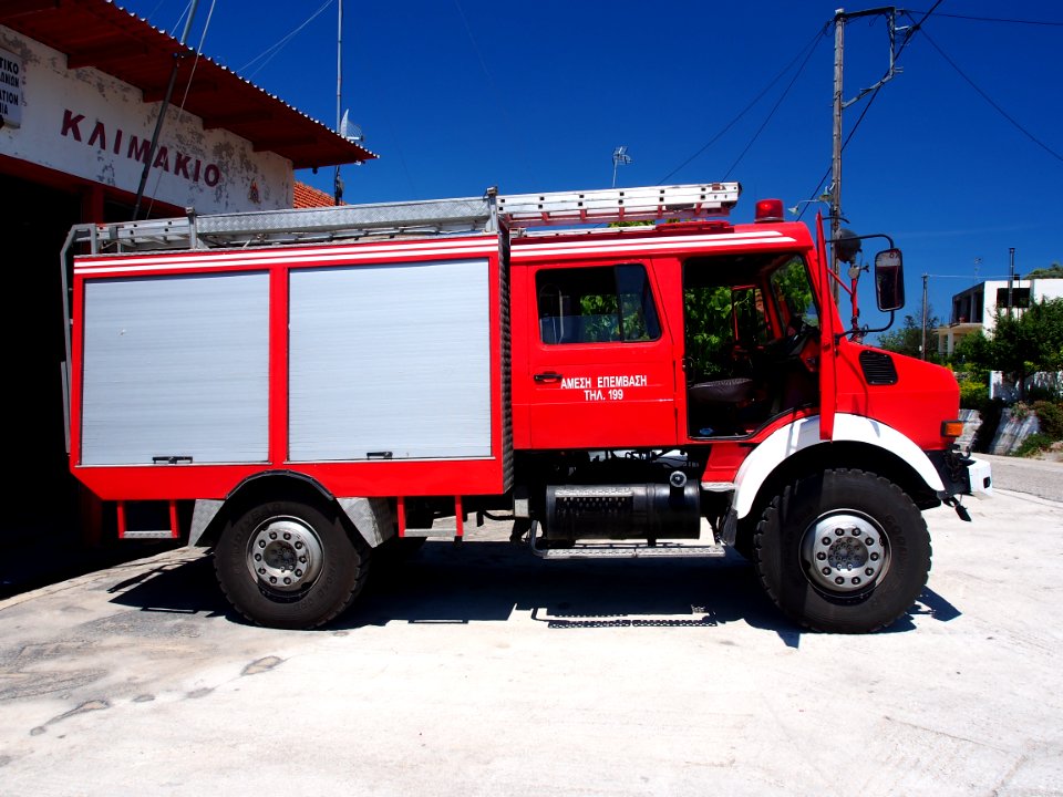 Mercedes fireengine of the Fire sub-station of Apollonia, Pyrosvestiko klimakio Apollonion, pic6