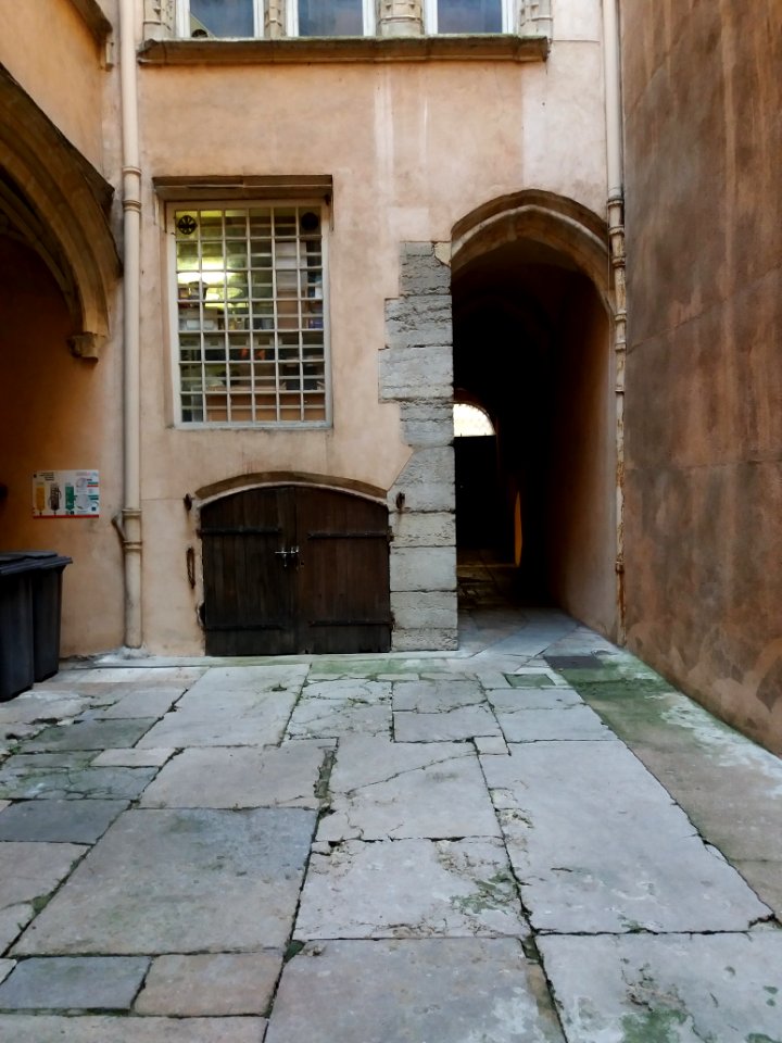 Lyon 5e - Rue Saint Jean - Immeuble au numéro 9 - Cour 02