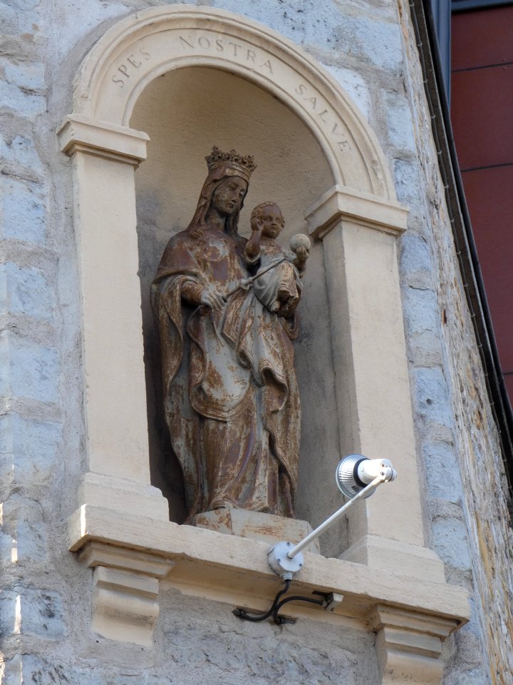 Lyon 5e - Montée Saint Laurent - Vierge à l'enfant du lycée Don Bosco 01