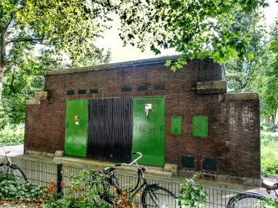Mercatorstraat, elektriciteitshuisje in de stijl van de Amsterdamse School foto 2