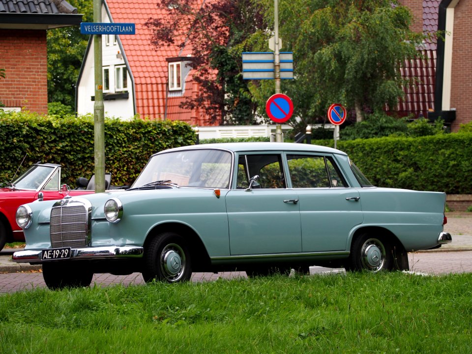 MERCEDES-BENZ 190C pic1