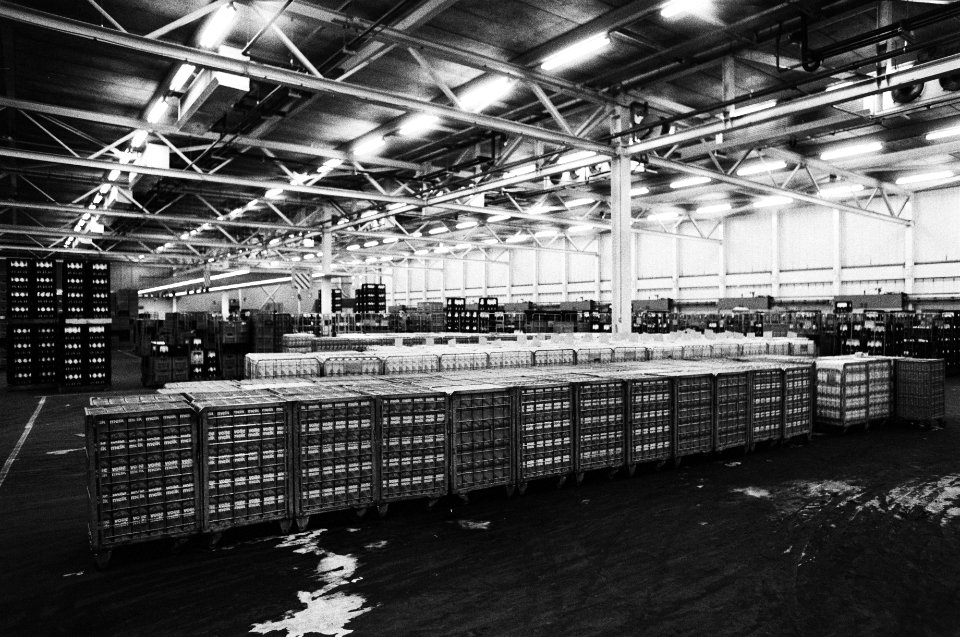 Melkrijders CMC Melkunie in Amsterdam in staking grote hoeveelheden melk die ni, Bestanddeelnr 930-6140