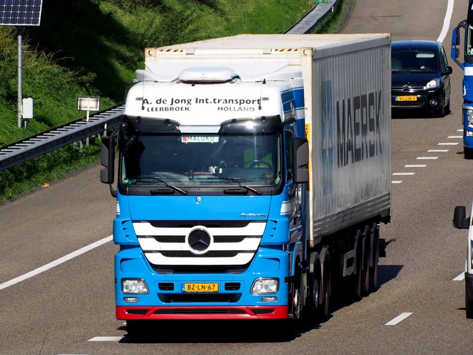 Mercedes Actros truck A de Jong Int transport photo