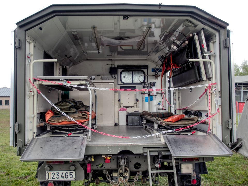 Mercedes Unimog Military Ambulance at Erfgoeddag 2017, Gunfire Museum pic3