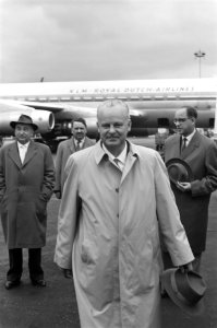 Mensjikov op Schiphol Mensjikov op het platform, Bestanddeelnr 912-5076