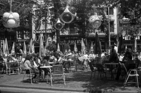 Mensen op terras op Leidseplein, Amsterdam, Bestanddeelnr 925-7288