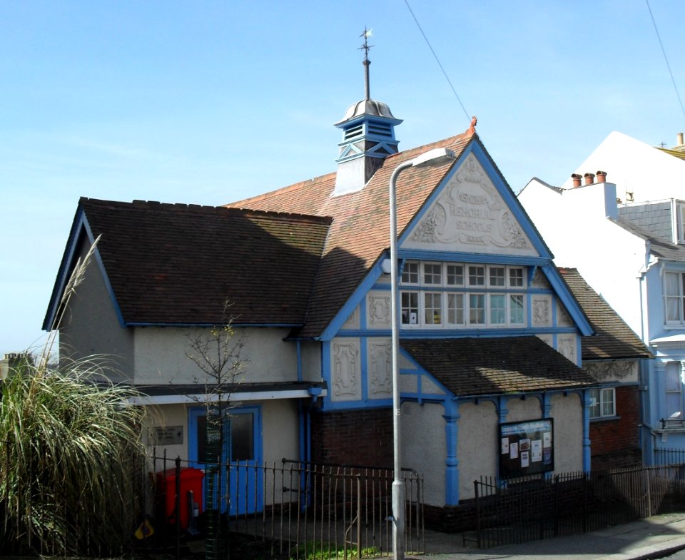 Mendham Hall (Church Hall of Emmanuel Church), West Hill, Hastings (April 2010) (2)