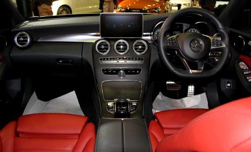 Mercedes-Benz C200 W205 Avantgarde interior photo