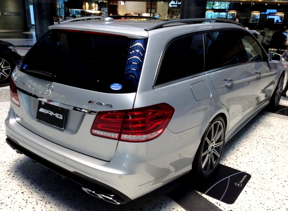 Mercedes-Benz E63 AMG 4MATIC STATIONWAGON (S212) rear