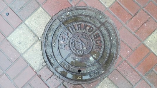 Manhole covers (Cherniahovsk)